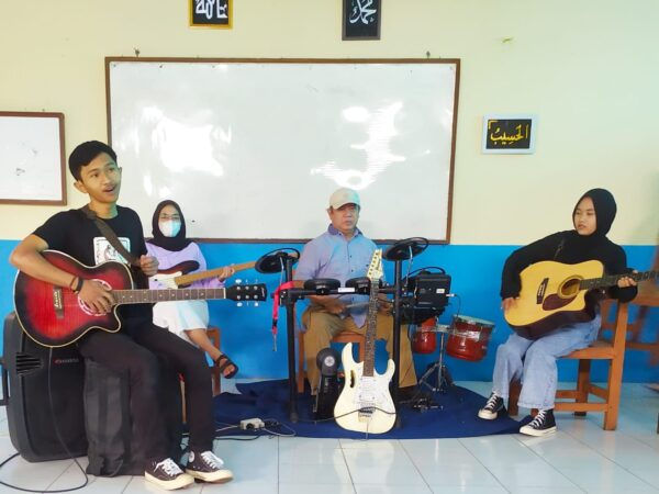 Ekstra kurikuler Seni musik